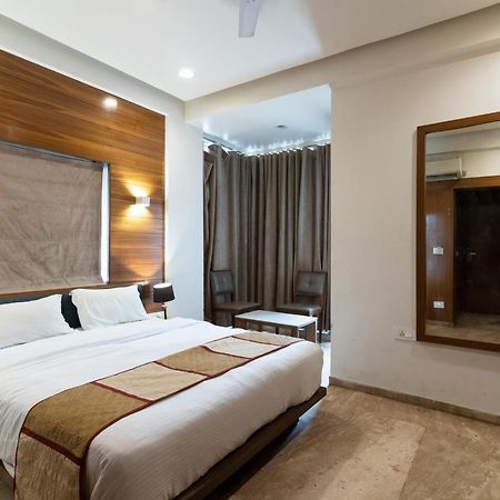 أحمد أباد Hotel Kyra Airport المظهر الخارجي الصورة
