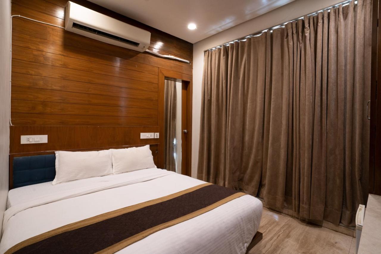 أحمد أباد Hotel Kyra Airport المظهر الخارجي الصورة