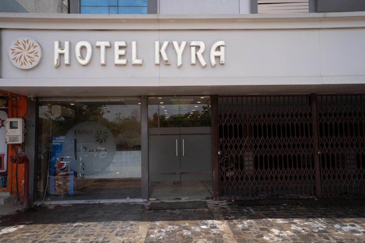 أحمد أباد Hotel Kyra Airport المظهر الخارجي الصورة