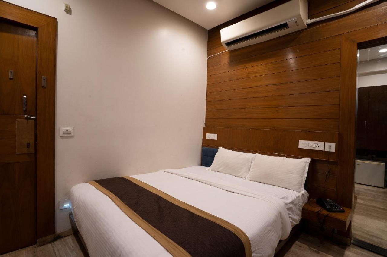 أحمد أباد Hotel Kyra Airport المظهر الخارجي الصورة