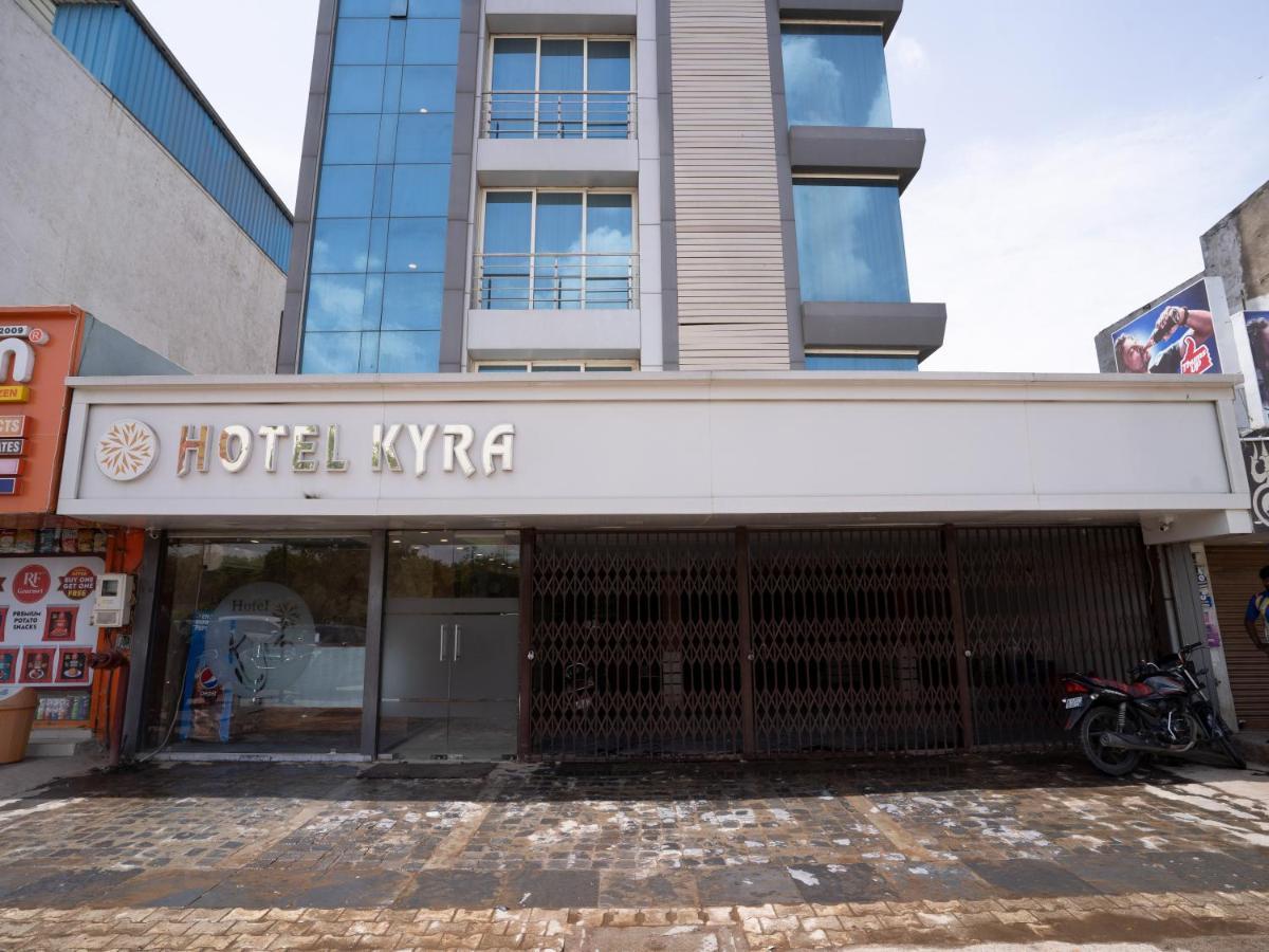 أحمد أباد Hotel Kyra Airport المظهر الخارجي الصورة